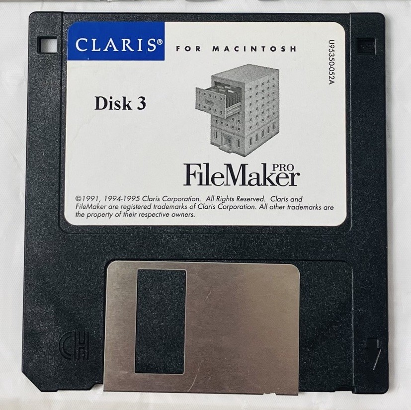 Claris FileMaker Pro Macintosh Complete 3-Disk 3.5” Floppy Software Set 1995 Vtg