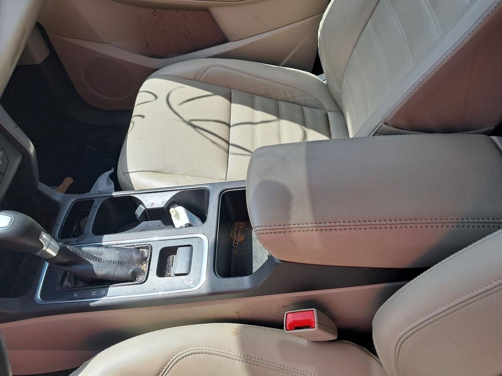 Console Front Floor SE Fits 17-19 ESCAPE 4786988