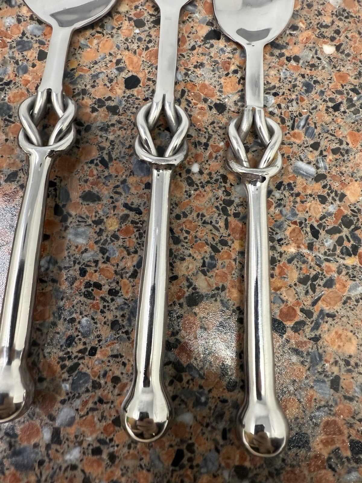 Elyon Forged Reef Knot Reflective 5 Piece stainless Flatware Place setting 18/8