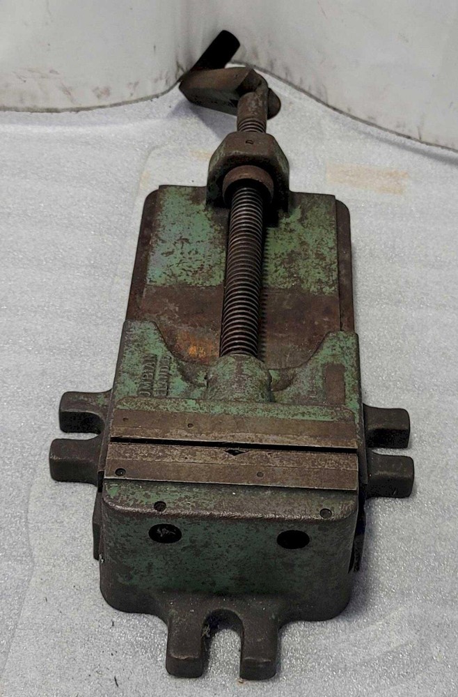 5" MACHINE VISE WITH 9" OPENING