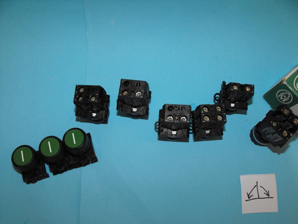 KLOCKNER MOELLER A22-RLTR-GN+A22-RLTR-RT.Pushbutton Switch.(LOT9PCS).USED