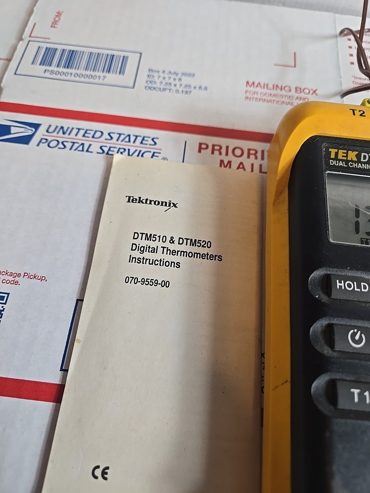 Tektronix DTM520 Dual Channel Digital Testing Thermometer