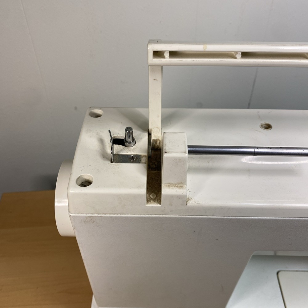 Singer 4562 Sewing Machine Multiple Stitching Patterns Tested Works Well