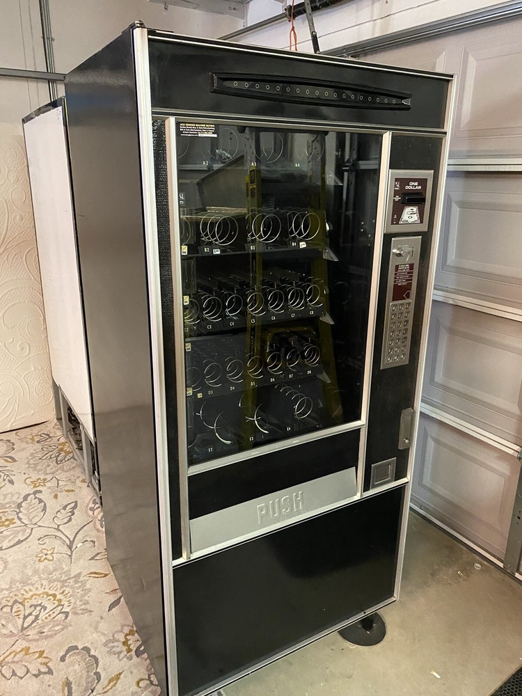 Used vending machine Snackshop5000 everything in good working condition