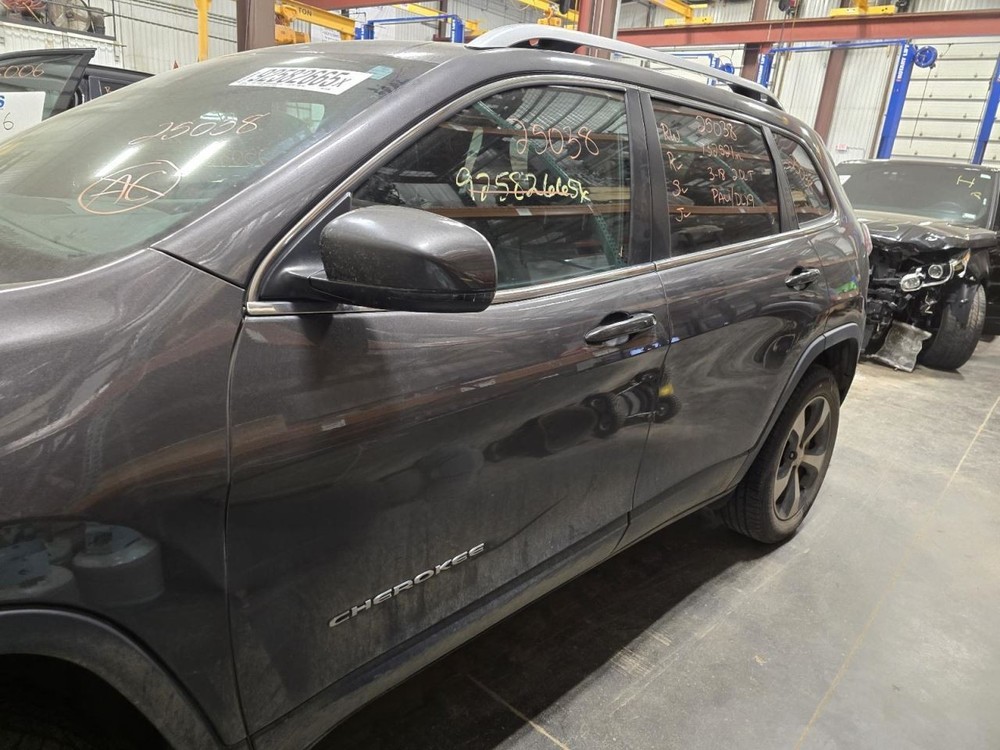 CHEROKEE 2019 Jack 1542749