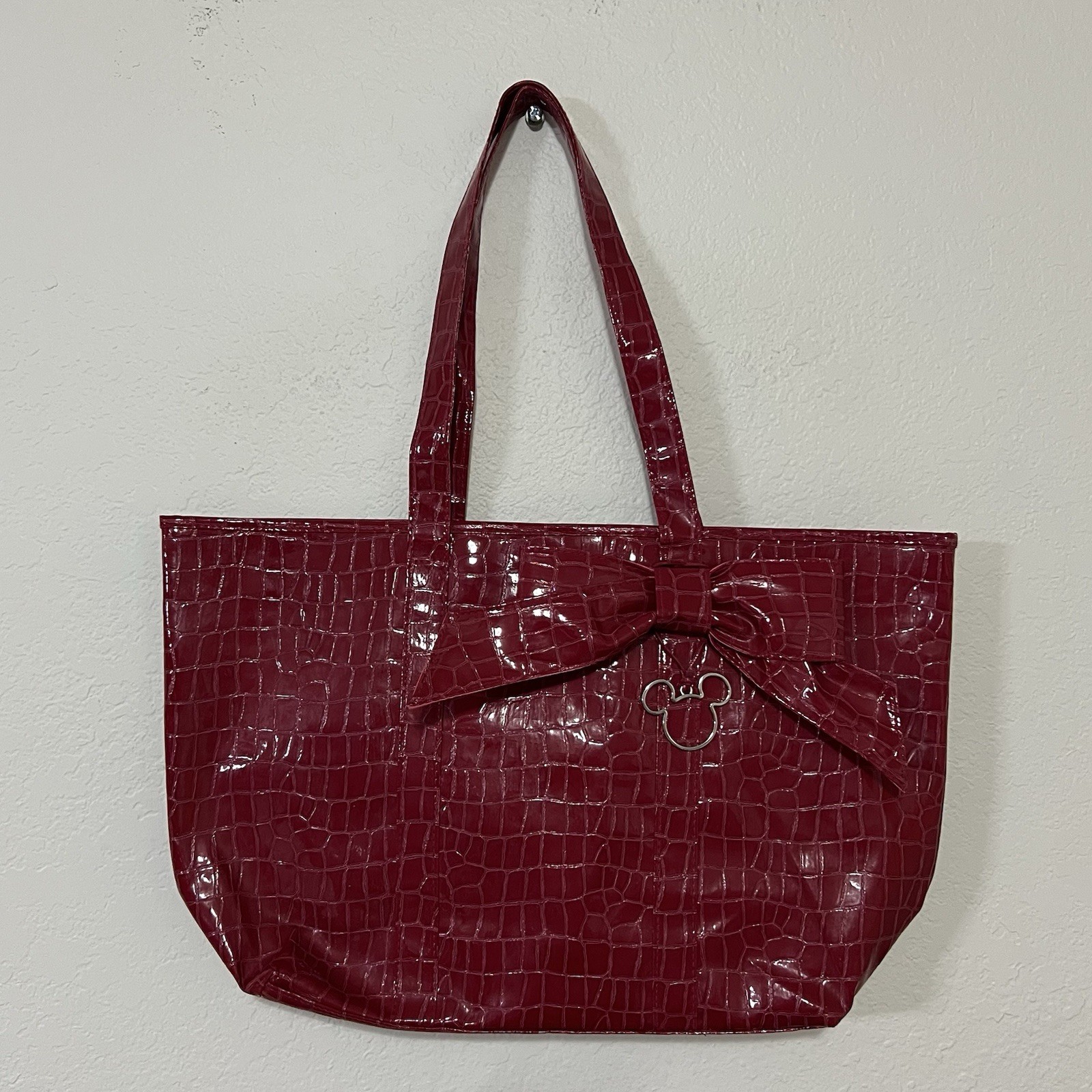 Walt Disney World Disneyland Resort Red Patent Leather Tote Bag Minnie Mouse Bow