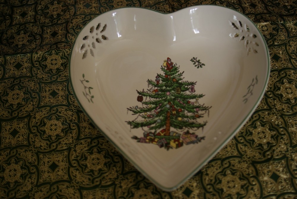 Spode Christmas Tree Pierced Heart Tray, 7-Inch