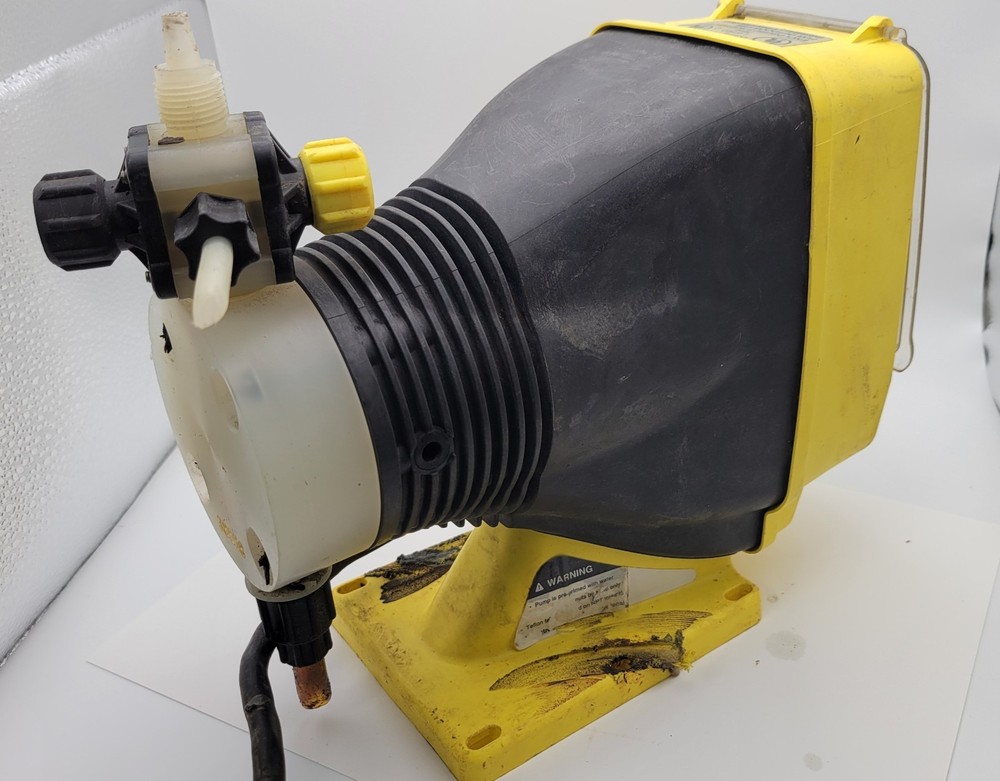 (2 PCS) LMI Milton Roy AA151-95S Dosing Pumps, **recovered from working system**