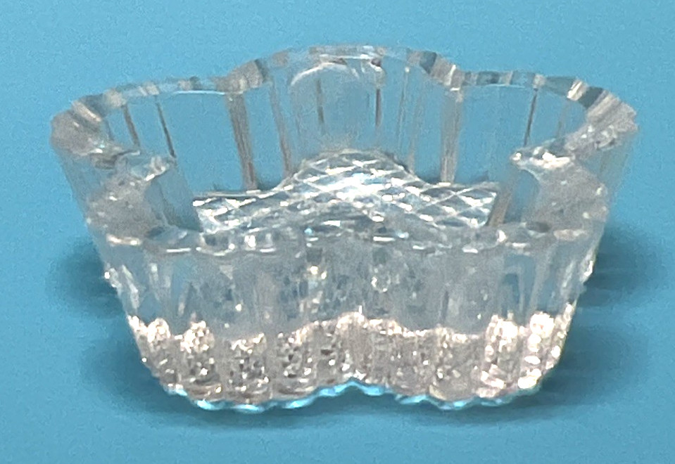 Stunning Flower Shaped Ruffled Edge Grid Base Clear Glass open Salt Dip Tiny