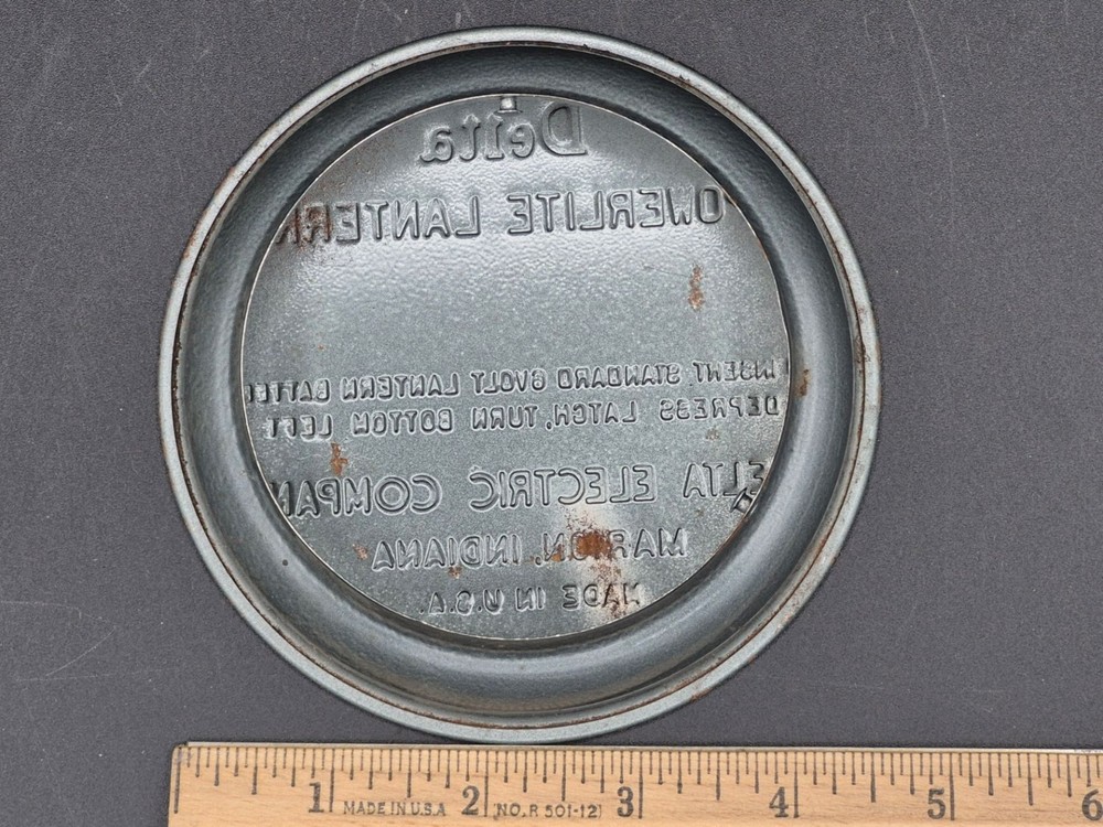 Vintage Delta Powerlite Lantern Base, 4.75"