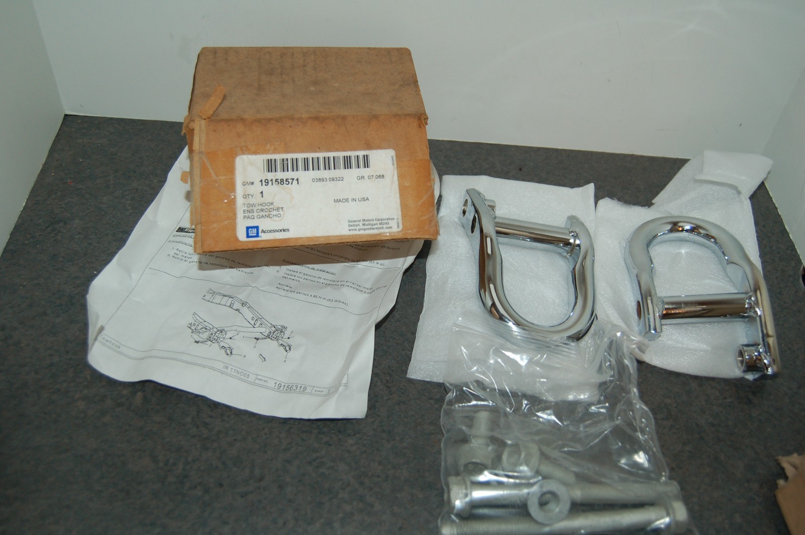 NEW GENUINE GM 19158571 CHROME FRONT TOW HOOKS  2002 - 14 CHEVROLET GMC PAIR