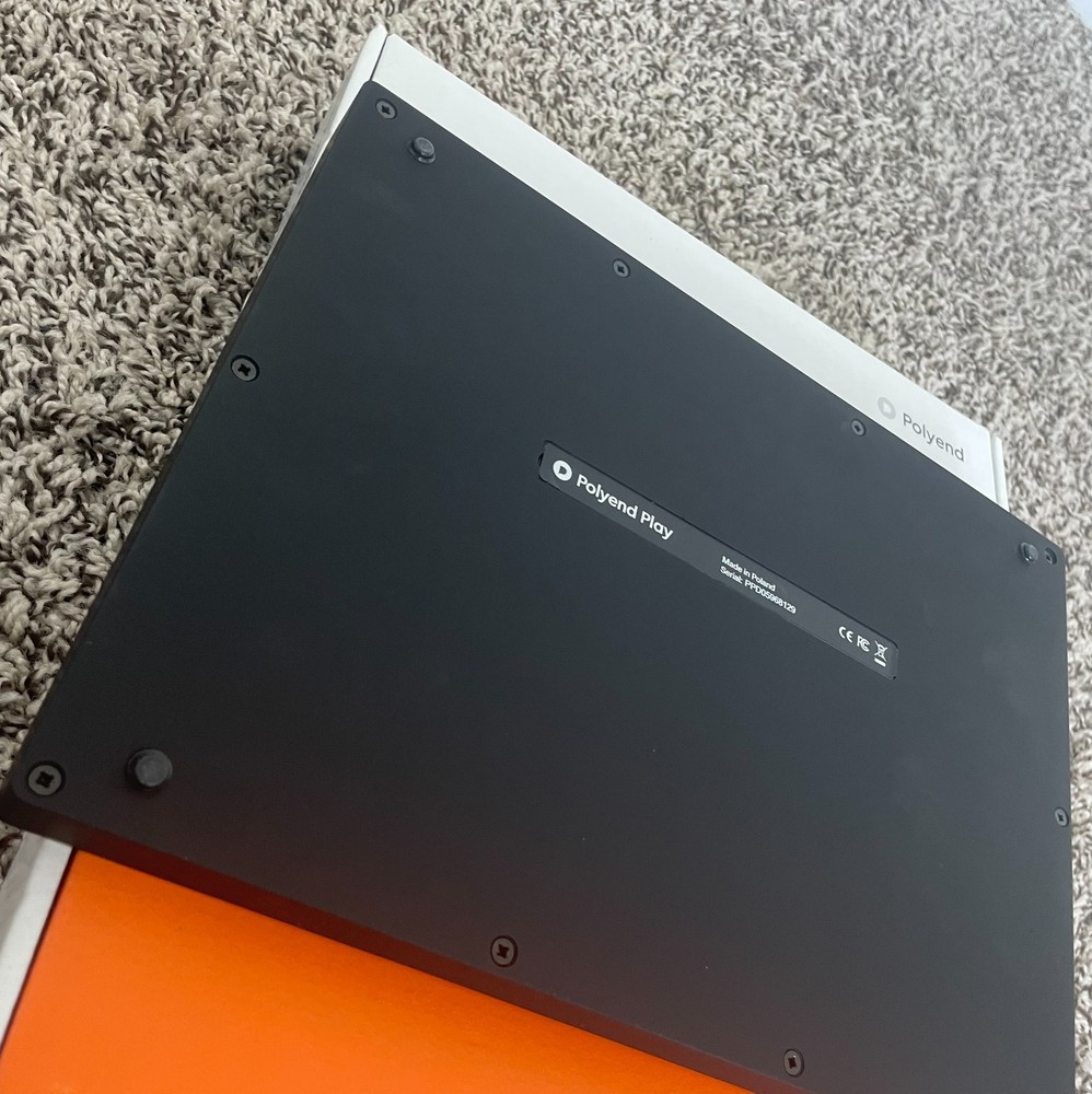 Polyend Play Sample and MIDI Based Groovebox complete Used once.