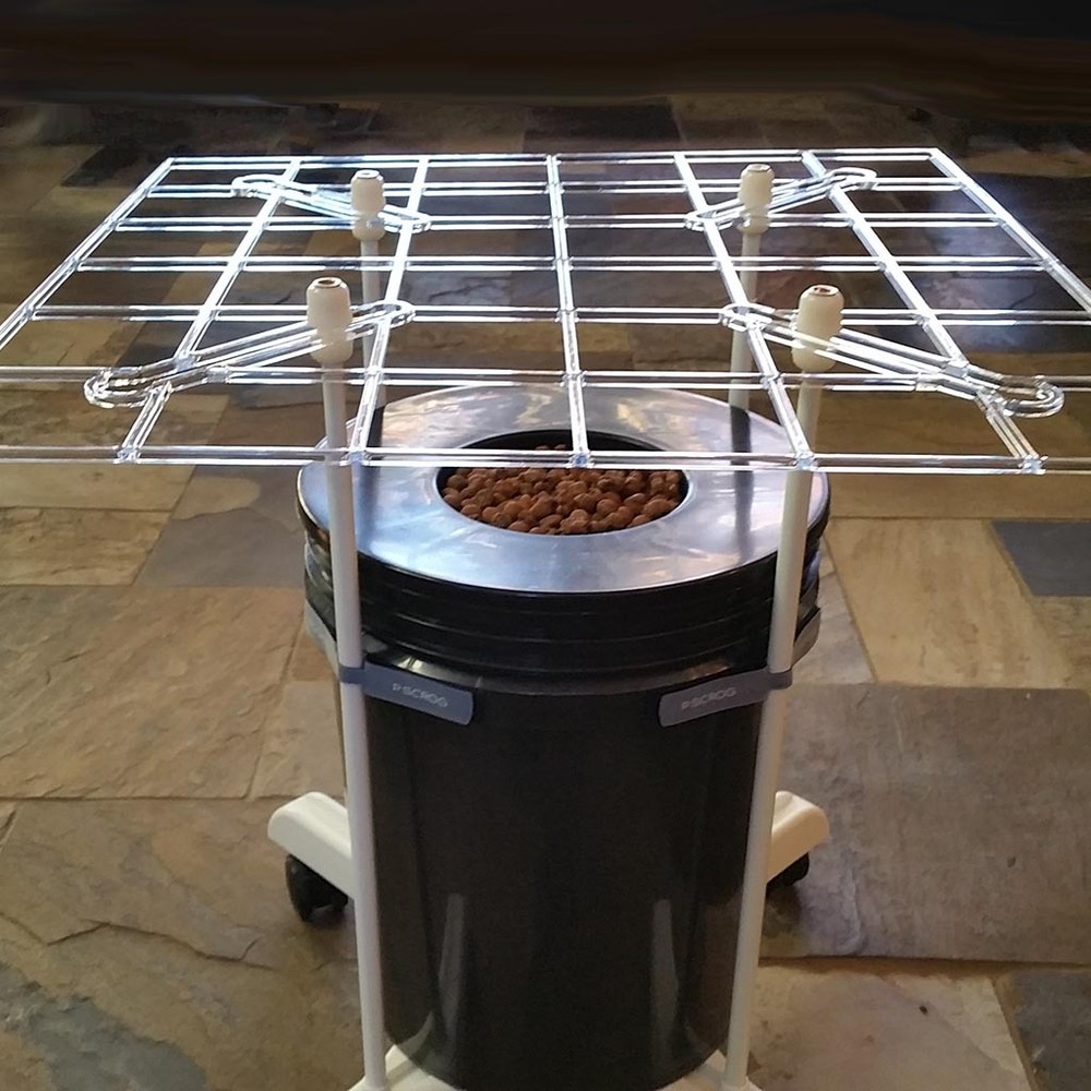 "P SCROG Pro 2 screen kit" using a Smart Pot (fits most containers)