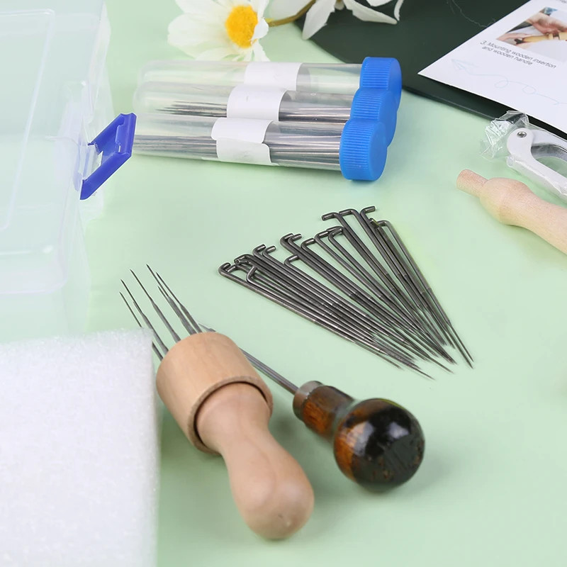 Needle Felting Kit Wool Pocked Triangular DIY Yarn 70PCS Needlework Tools Kits