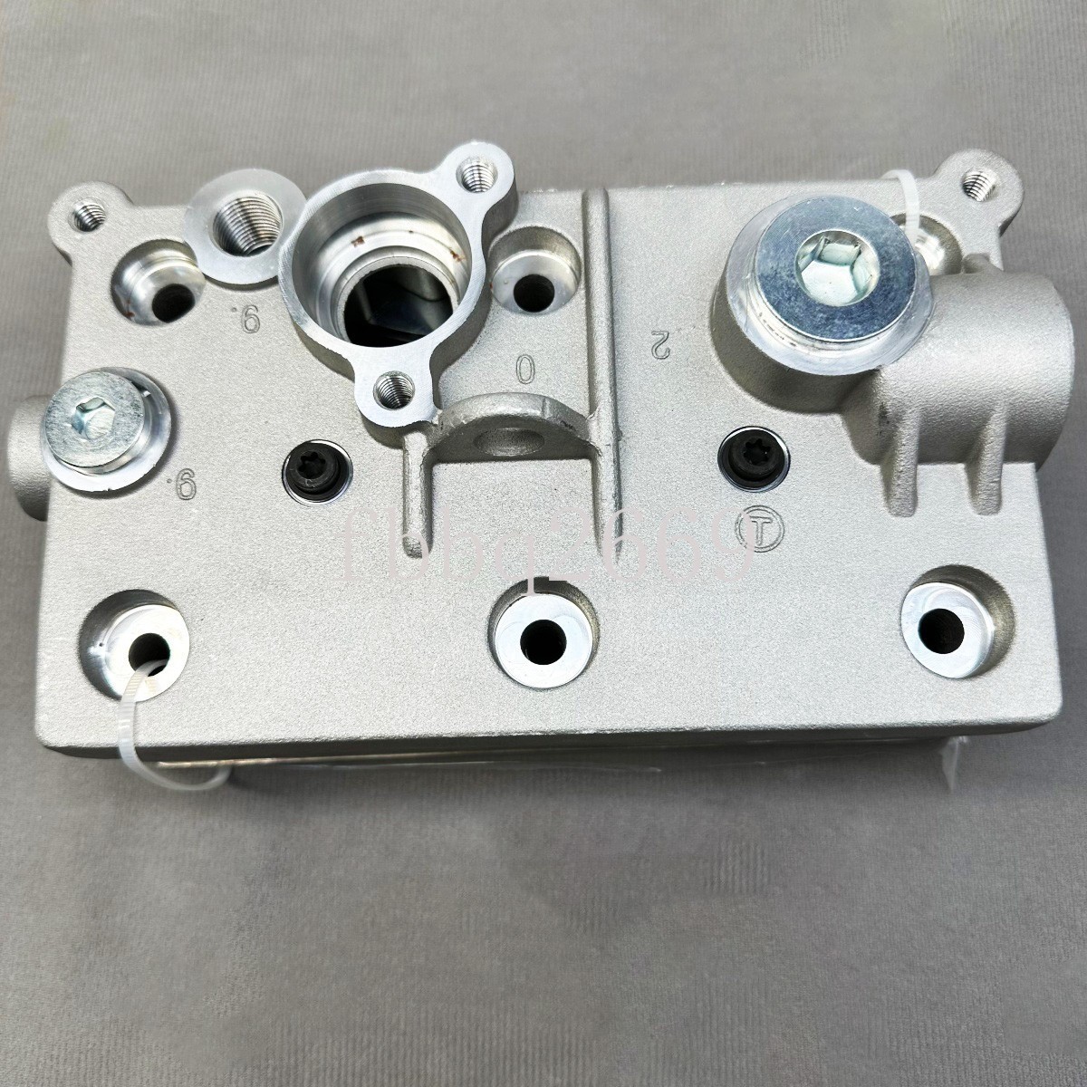 New Air Brake Compressor Cylinder Head For Volvo / Mack 9125129352 / 22203109