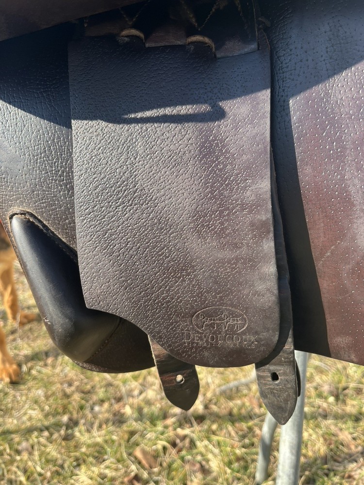 17.5” Devoucoux Biarritz 2A English Jumping Saddle