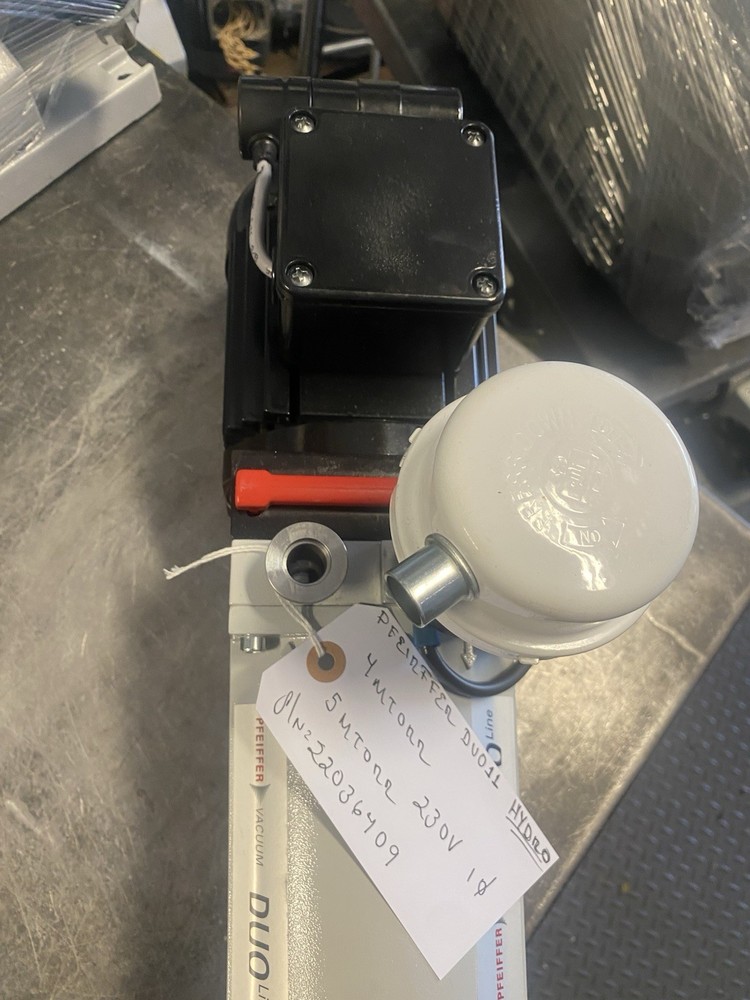Pfeirffer duo11 Vacuum Pump
