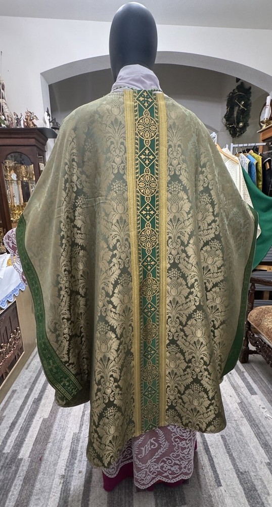 GREEN VESTMENT CHASUBLE & STOLE