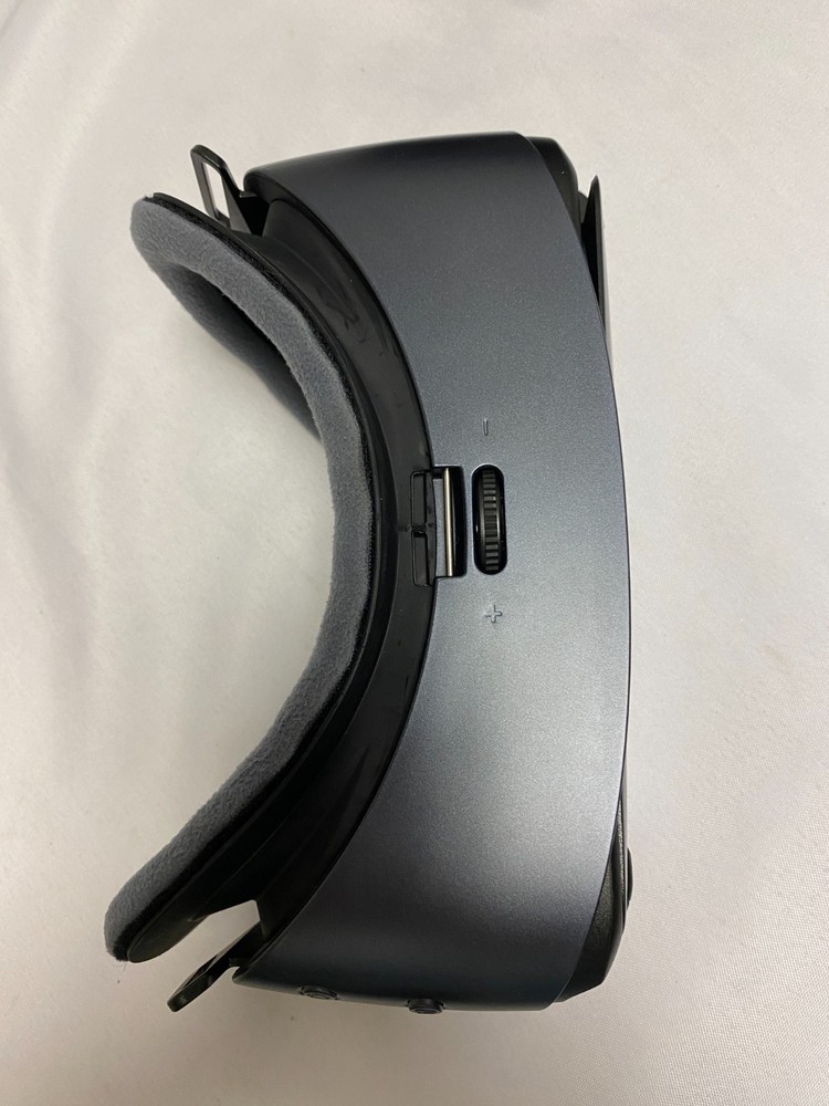 Samsung Gear VR Black Smartphone VR Headset With Controller User Manual