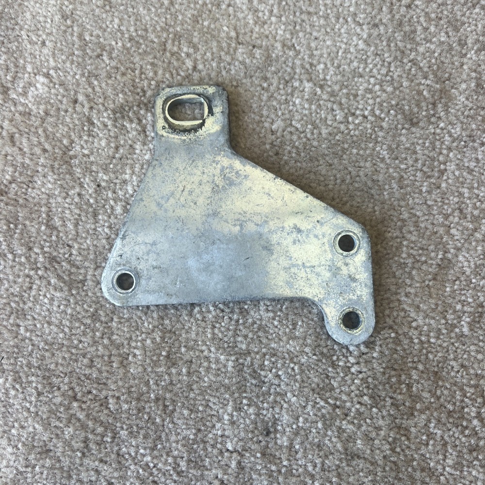 1999 - 2017 HARLEY DAVIDSON DYNA OEM FRONT HEADER EXHAUST MOUNT BRACKET 65975-99