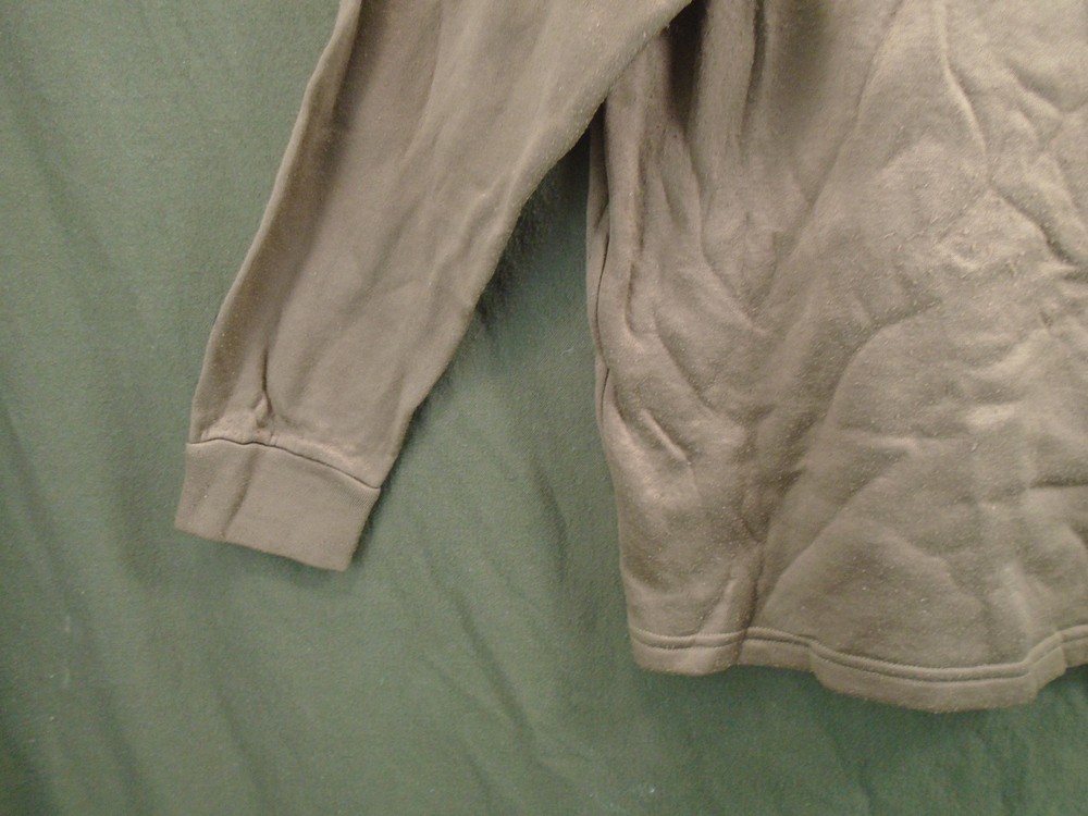US Military Polypropylene Cold Weather Undershirt Polypro Size Medium 1997 295-C