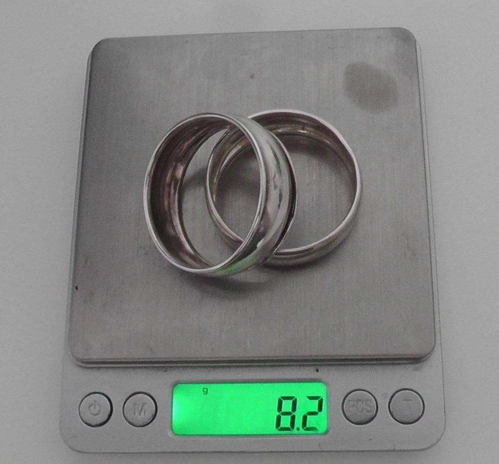 Boxed Pair of Solid Silver Napkin Ring dates 1902