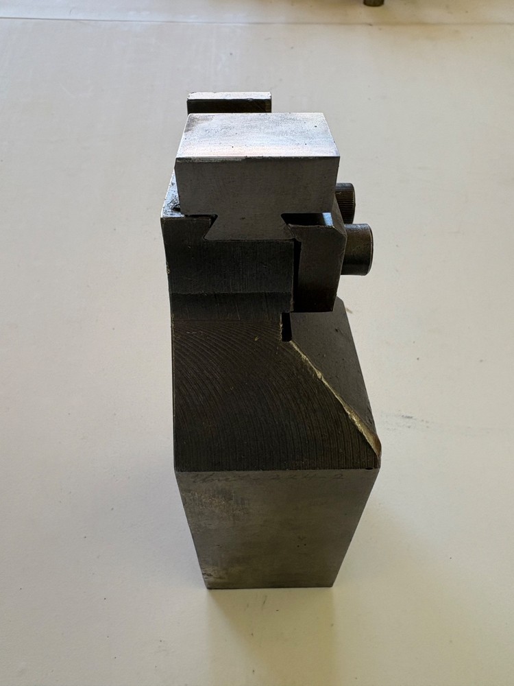 Dovetail form tool holder
