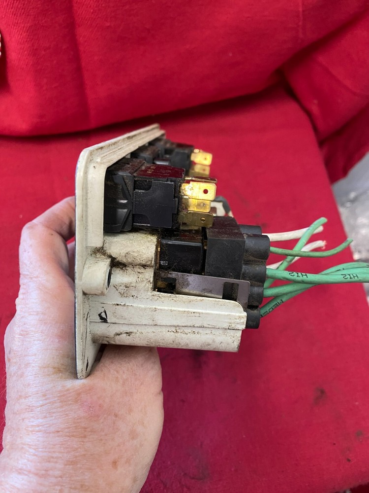 BERGSTROM TEMPERATURE CONTROL SWITCH,OEM, MISSING KNOBS , KENWORTH F21-1005-1