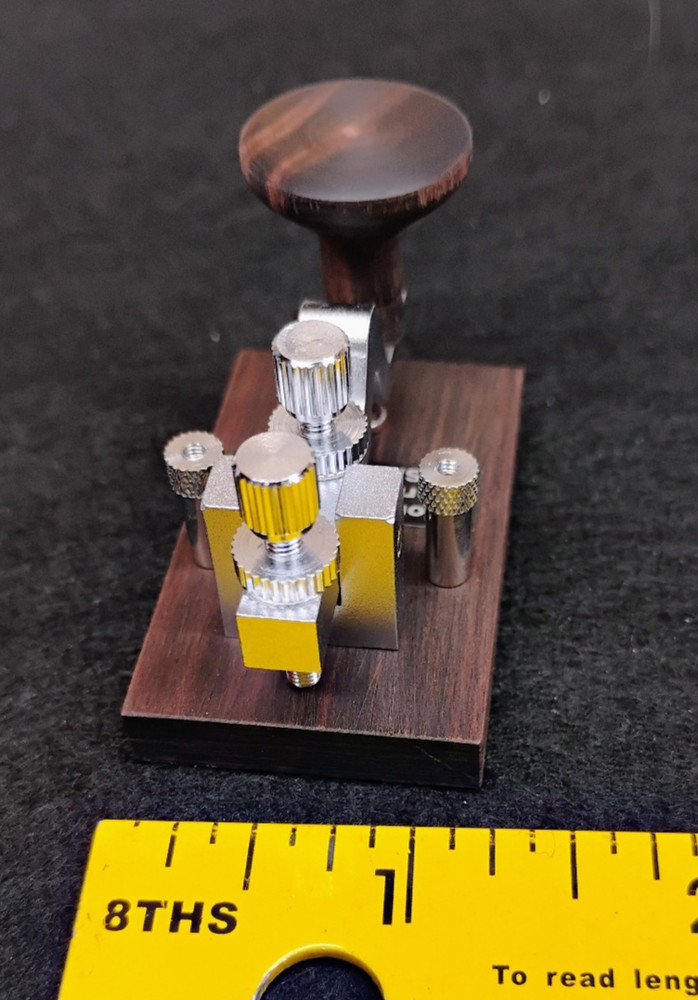 NEW Morse Express Special Limited Edition 2011 Christmas Morse Code Key. #113.