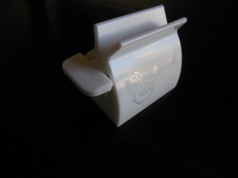 Squeezer Toothpaste Tube Roller Dispenser * Universal * WHITE * Free Shipping