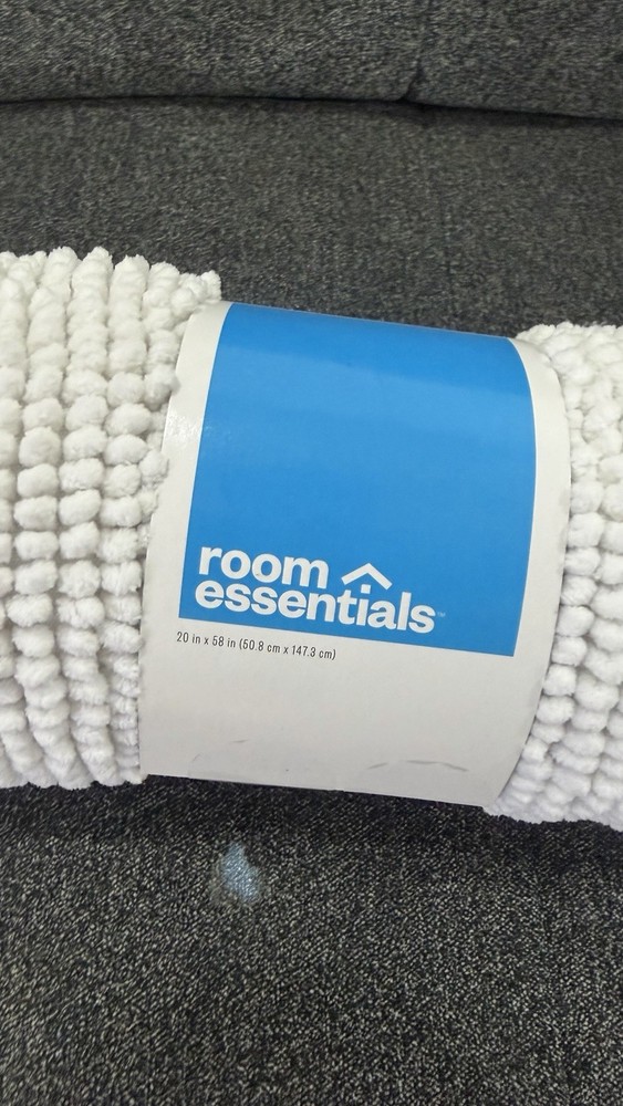Room Essentials White Rectangle Chenille Bath Runner 20 x 58 in