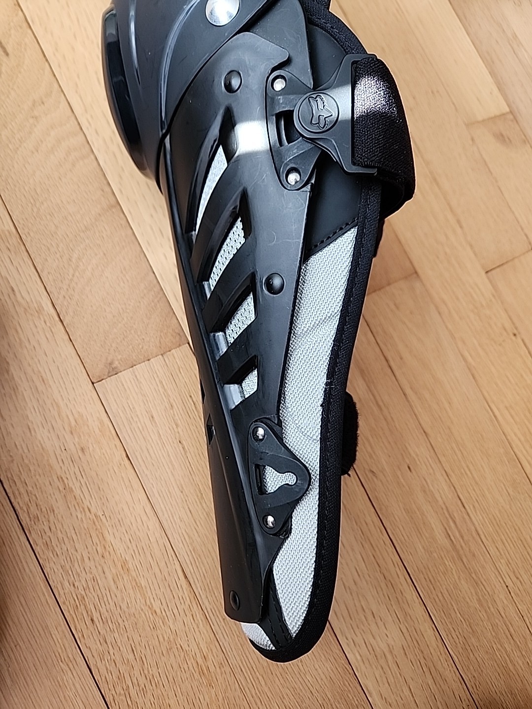 Fox Racing Titan Pro Knee Shin Guards Adult Pair Black One Size Motocross READ