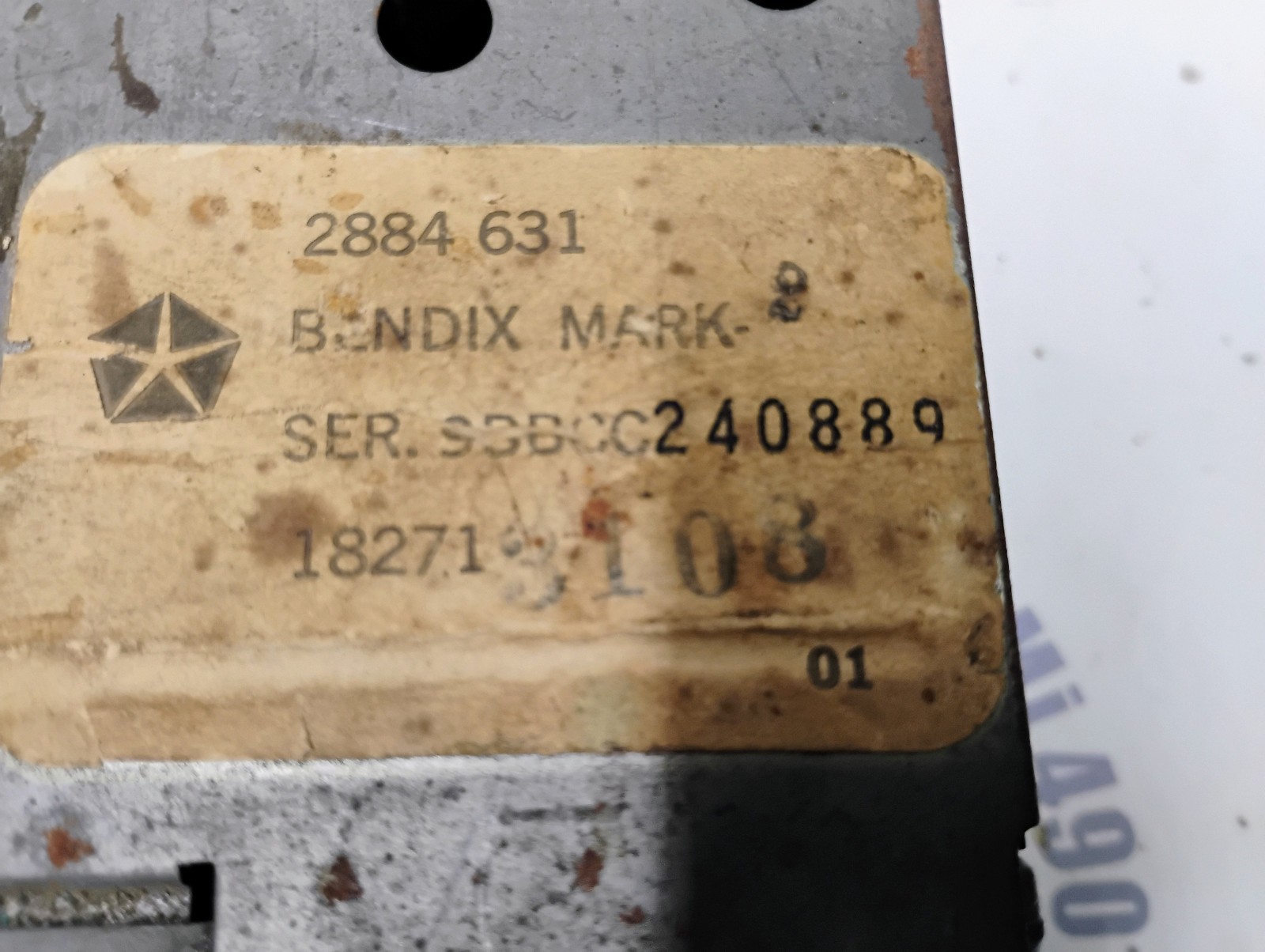 1968-1969 Dodge/ Chrysler Solid State Thumb Wheel AM Radio 2884-631