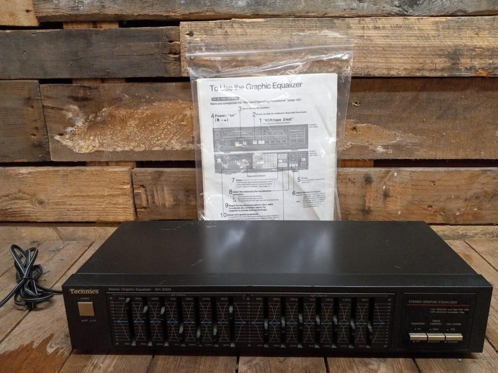 TECHNICS SH-Z500 Stereo Graphic Equalizer Powers on!