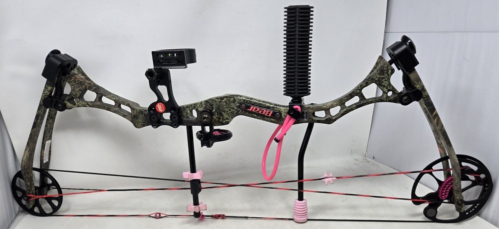 Bear Archery Compound Bow Package - Hard Case Arrows Accessories EUC Bundle