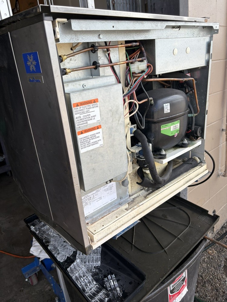 Manitowoc Ice Maker Model # SY0324A (without storage bin) 115/120v