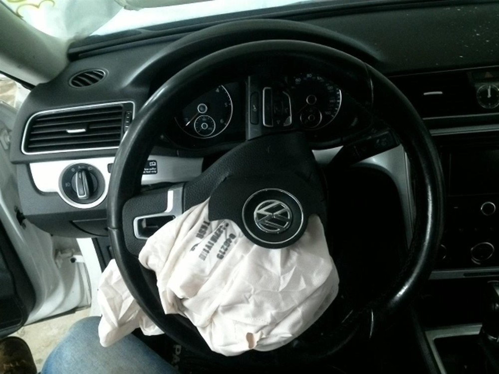 PASSAT 2012 High Mounted Stop Light 104748451