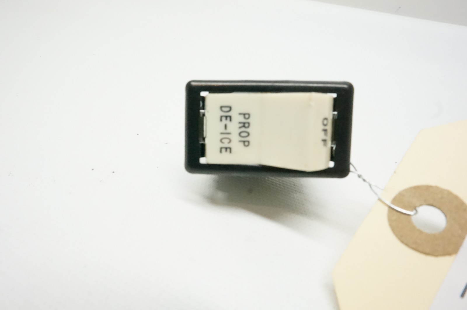 1976 Piper Aztec F PA-23-250 Illuminated Prop De-Ice Switch (28 Volt), 33318-013