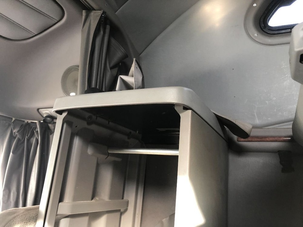 Peterbilt 387 Right/Passenger Sleeper Cabinet - Used