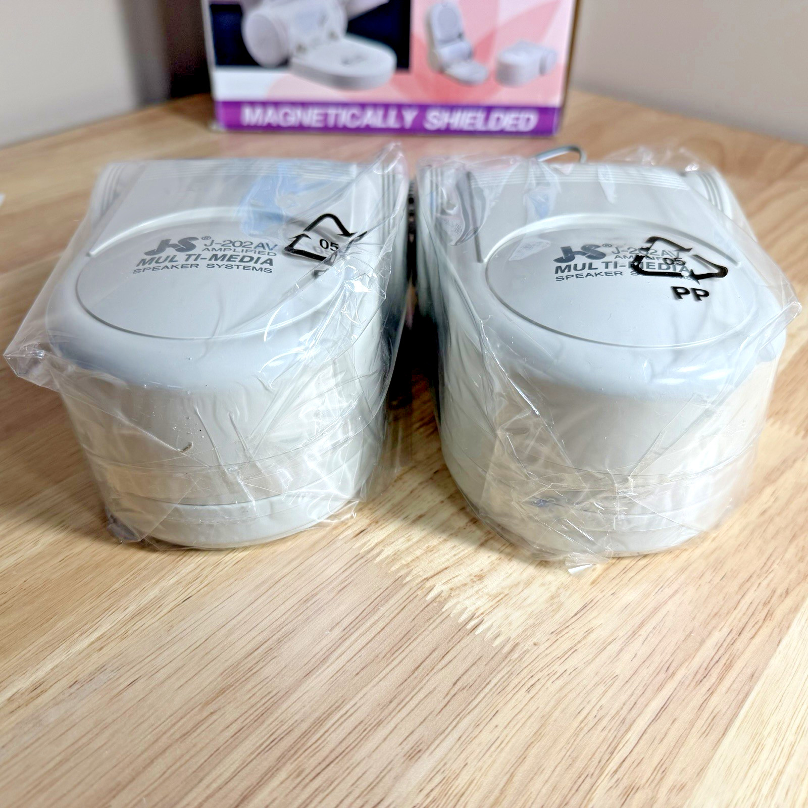 VTG Jazz Hipster - J-202AV - Amplified Speaker System - Adjustable Tilt - 1995