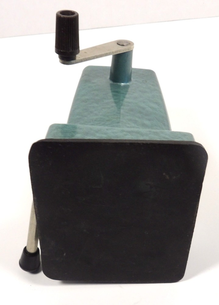 VINTAGE PENCIL SHARPENER BOSTON VACUUMETTE
