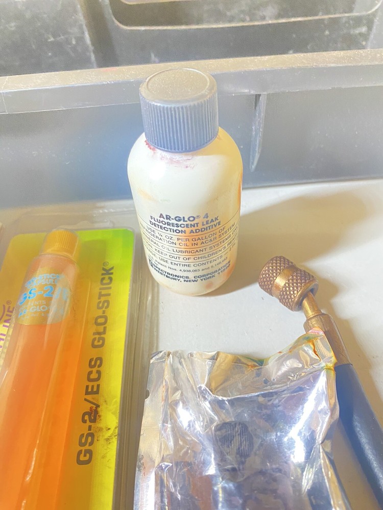Spectroline HVLD-80GS Fluorescent Leak Detection Kit UV Light Tracers