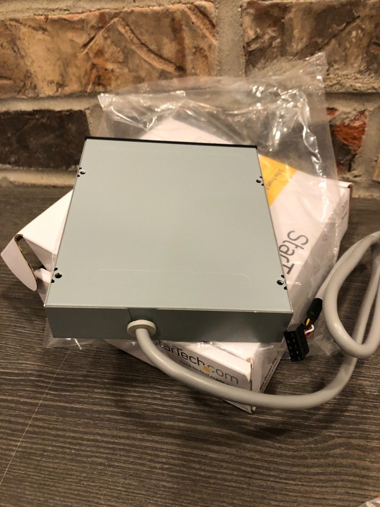 New Open Box StarTech.com 35FCREADBK3 22-in-1 USB 2.0 Card Reader