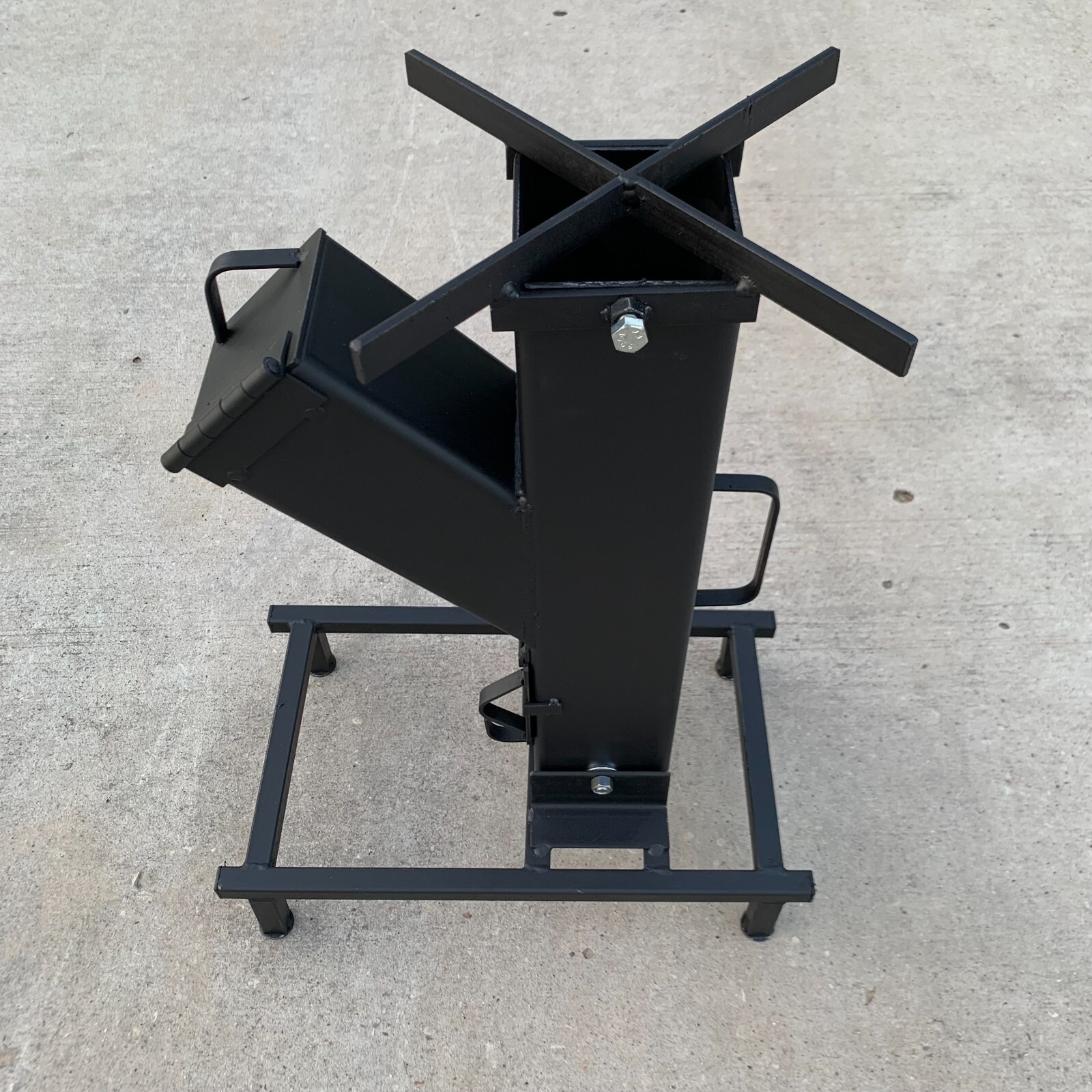 LAREDOS BLACKSMITHS PORTABLE ROCKET STOVE 2YRS WARRANTY