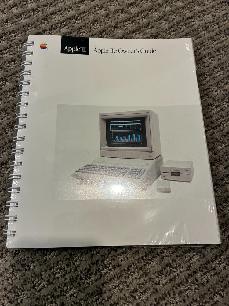 Apple Computers 1986 Apple IIe Owner's Guide SEALED