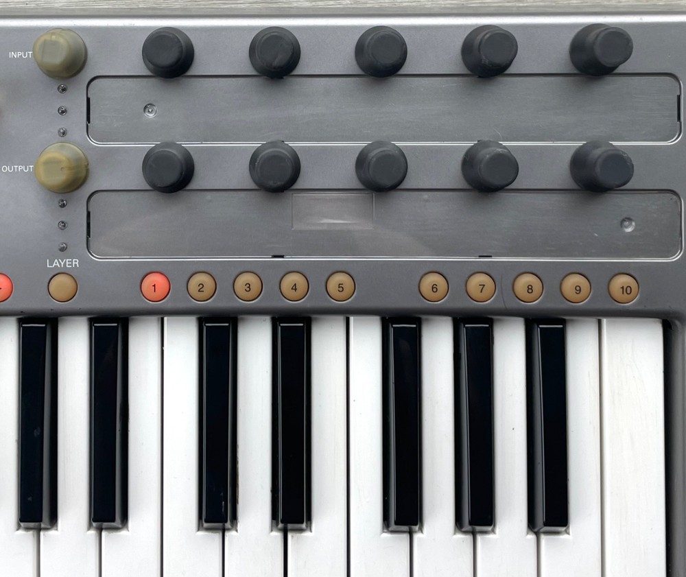 Alesis Photon X25 USB/MIDI Keyboard Controller Powers On Working but Read