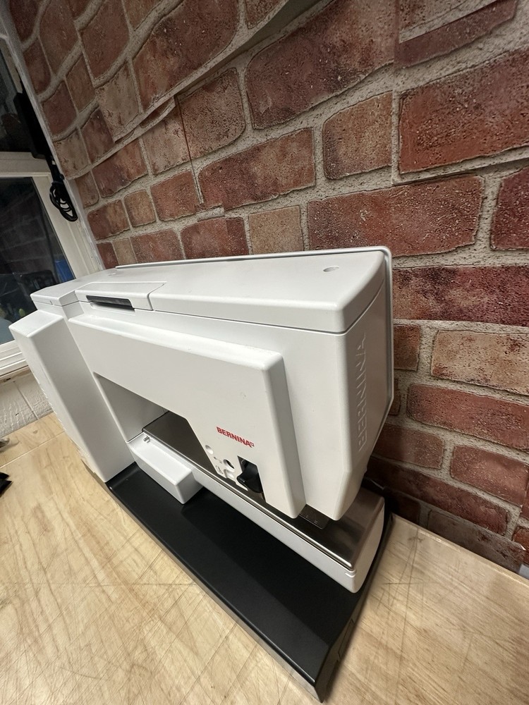 Bernina 820 Computerized Sewing Machine For Parts Only(read)