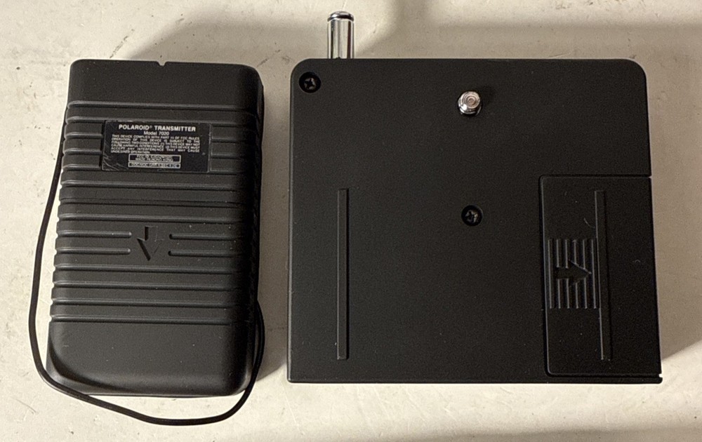 Polaroid Remote Trigger System 7020 Transmitter and 7030 Receiver With Case