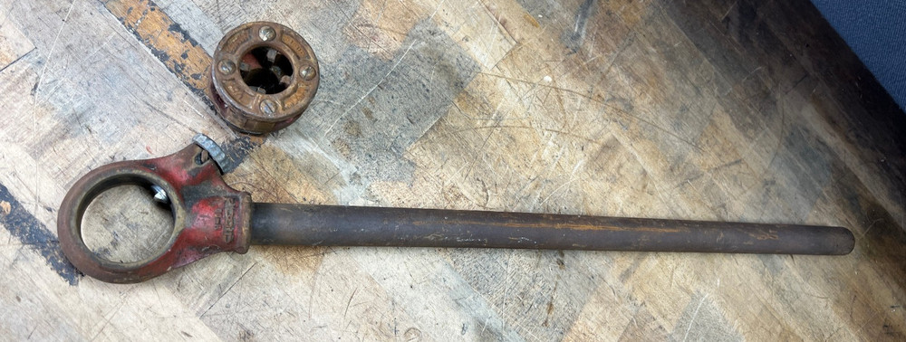 Ridgid 00-R ratcheting pipe threader with 1/2" Die head
