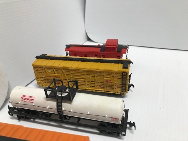 Used Model Power 8 Piece HO Train Set with Track & Power Controller